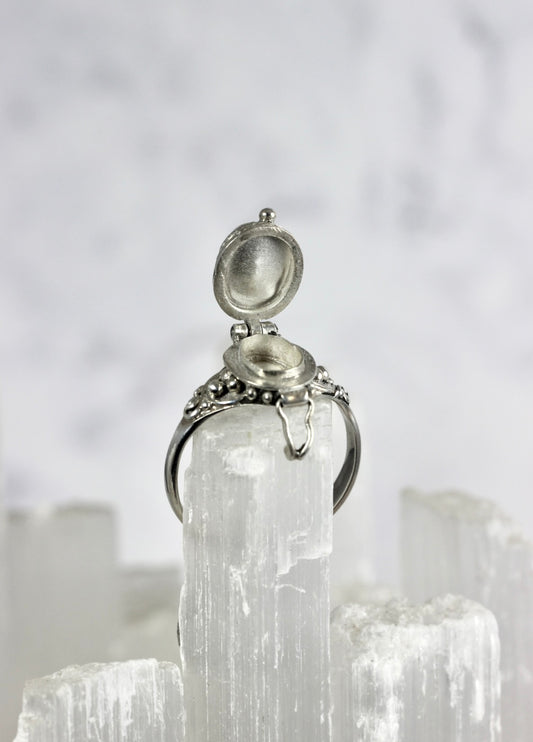 Amethyst Poison Ring