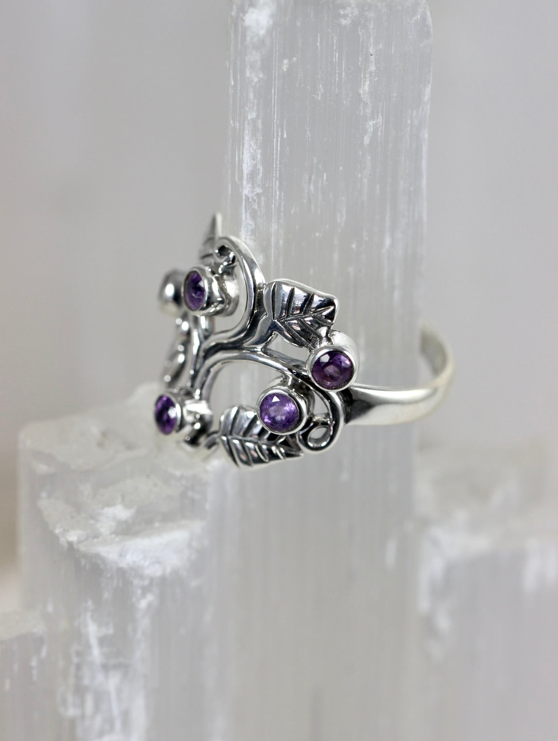 Amethyst Leaf Motif Ring