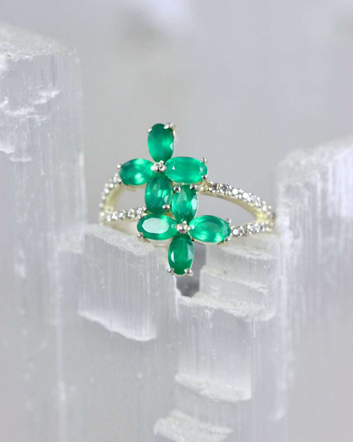 Green Onyx Flower Ring