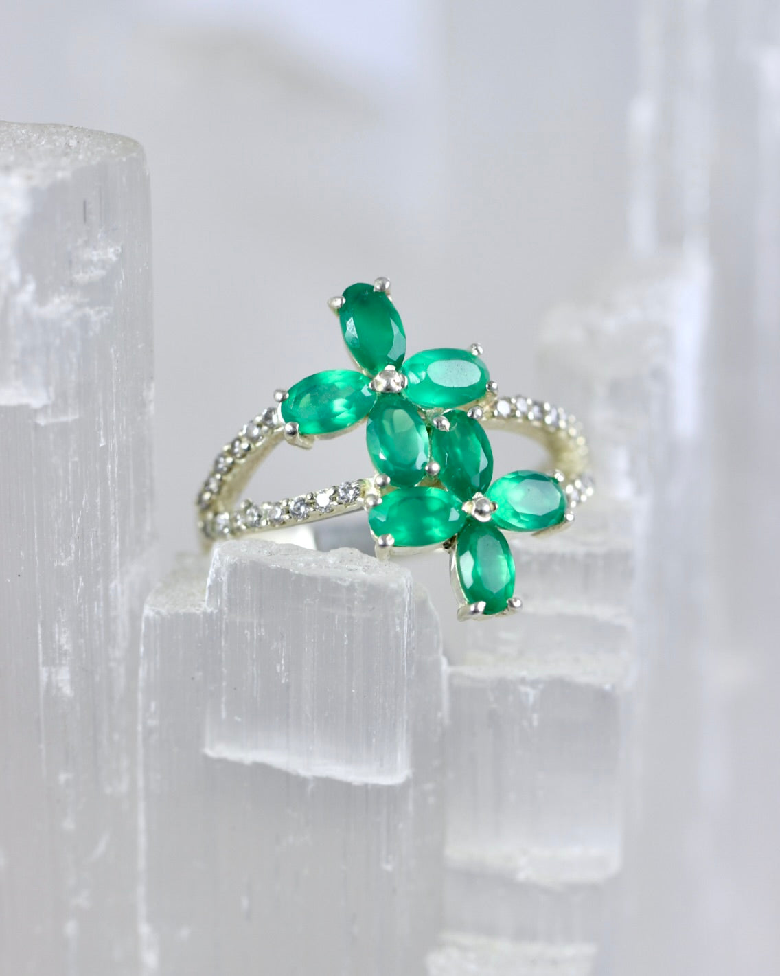 Green Onyx Flower Ring