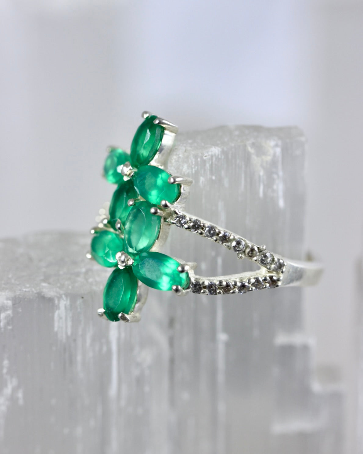 Green Onyx Flower Ring